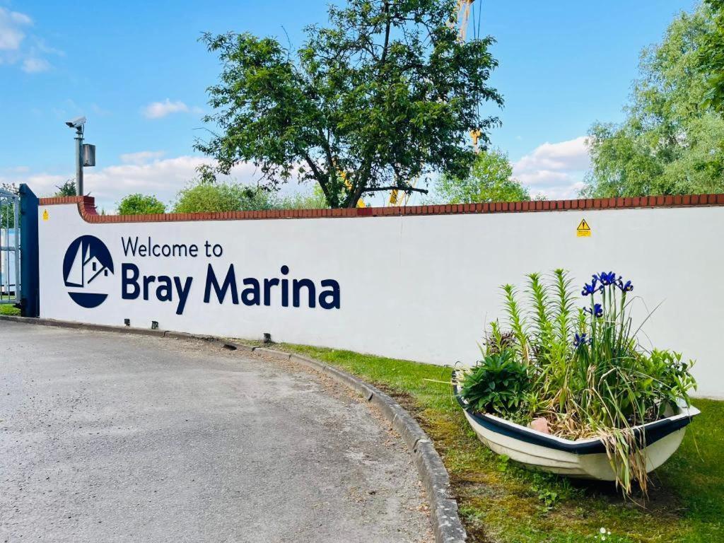 Buoyant Breaks Hotell Bray Exteriör bild
